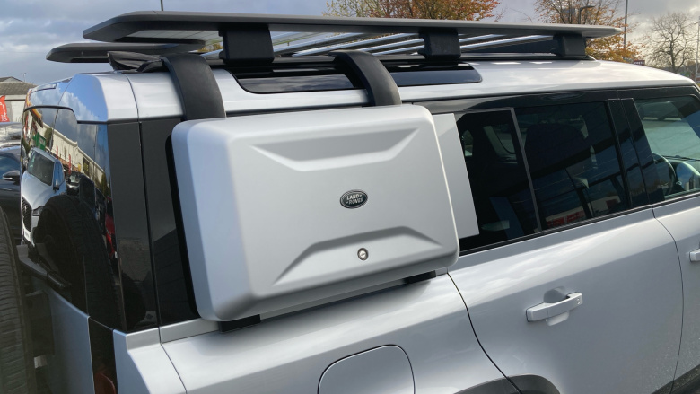 Land Rover Defender 3.0 D300 X-Dynamic HSE 110 5dr Auto Diesel Estate